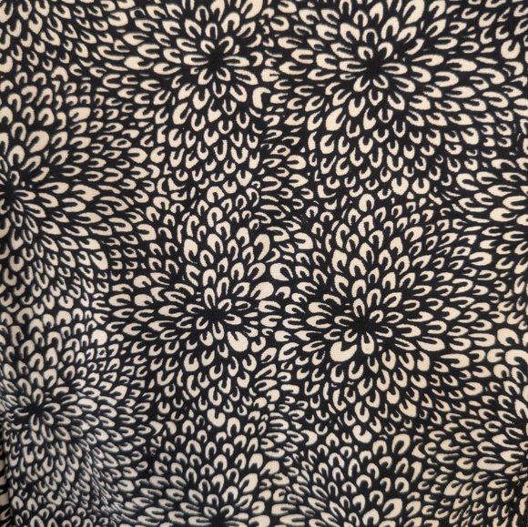 Lululemon Bust a Move Plush Petal Floral Black White Zip Jacket - Picture 6 of 8